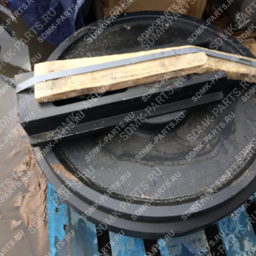 Колесо направляющее 14533152, 14510975 VOLVO EC460 14569420 1